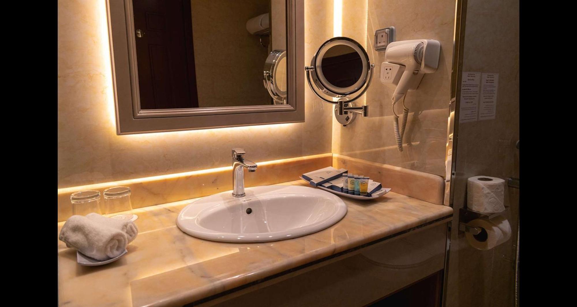 Best Western Plus Jeddah Hotel Madinah Road מראה חיצוני תמונה