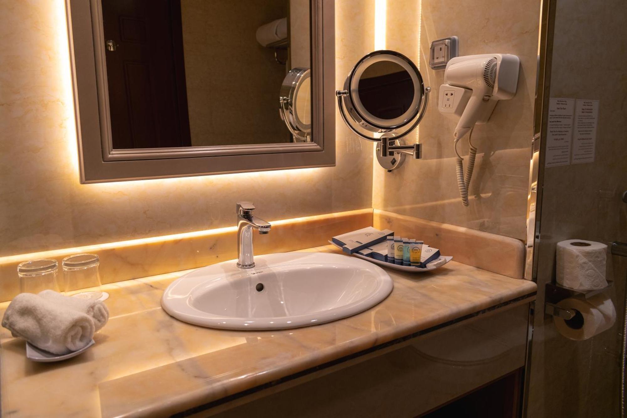 Best Western Plus Jeddah Hotel Madinah Road מראה חיצוני תמונה